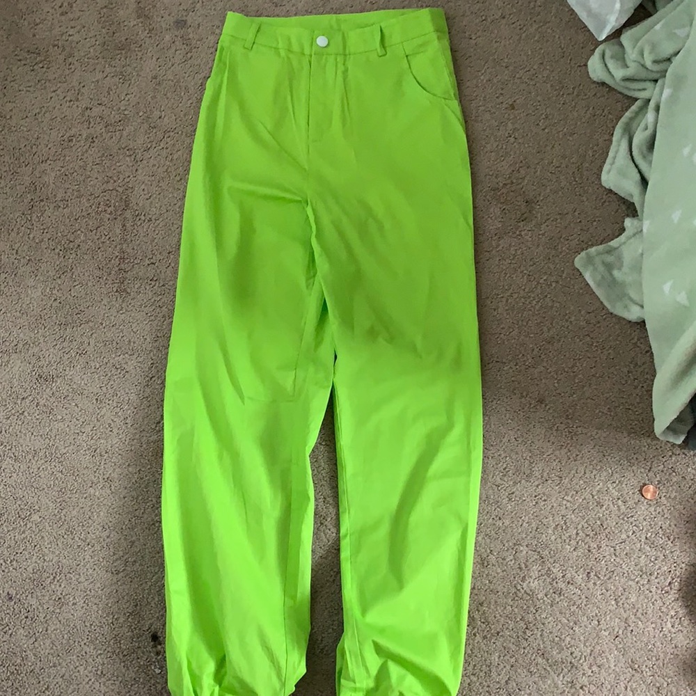 women’s neon green cargo pants🐢